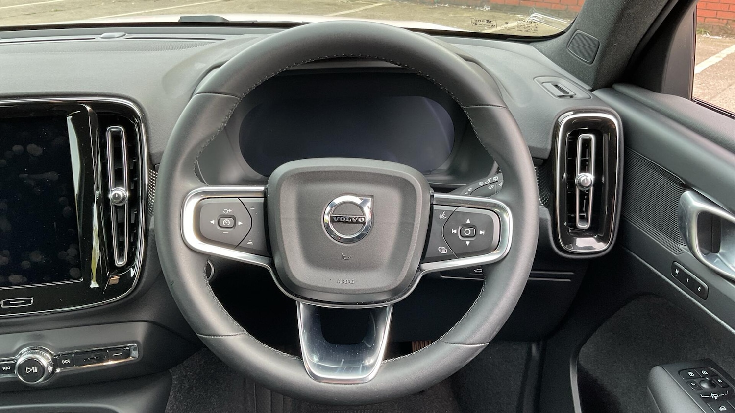 Used Volvo XC40 2024 for sale - 76700715: Photo 11