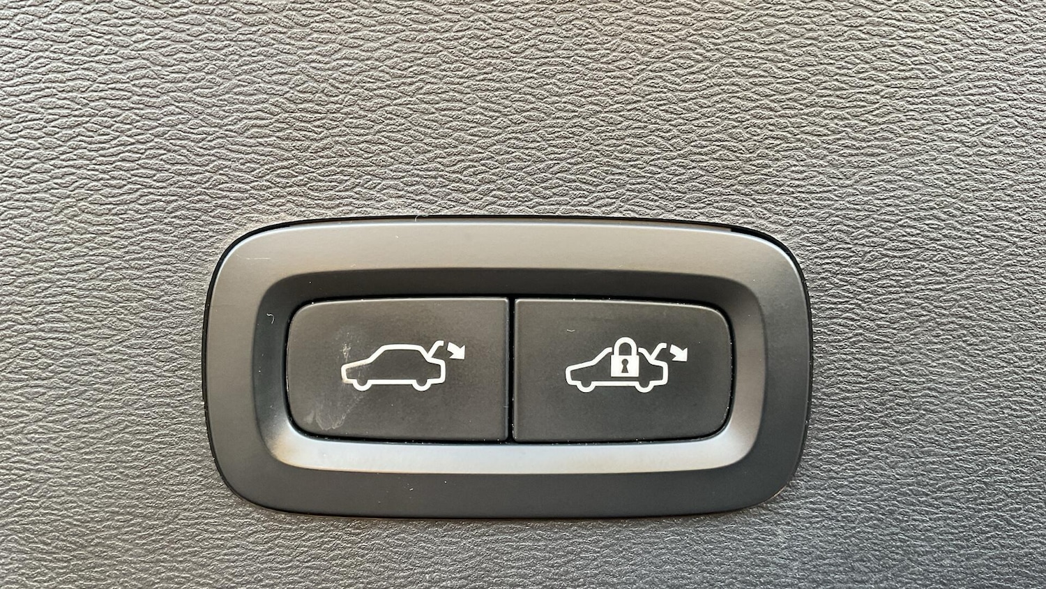 Used Volvo XC40 2018 for sale - 76898946: Photo 35