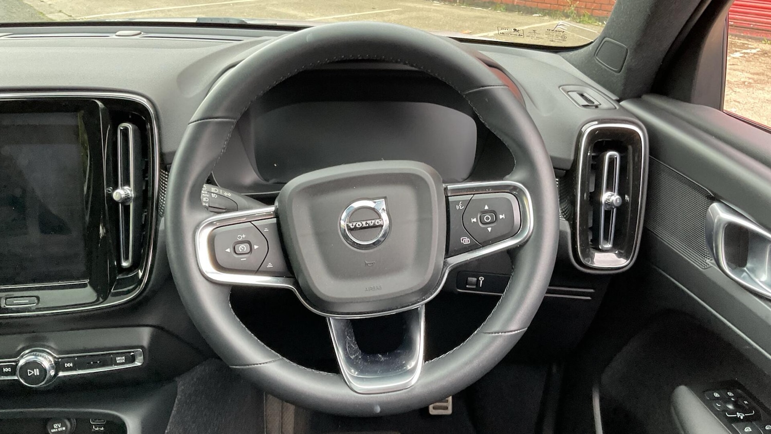 Used Volvo XC40 2022 for sale - 76824439: Photo 11