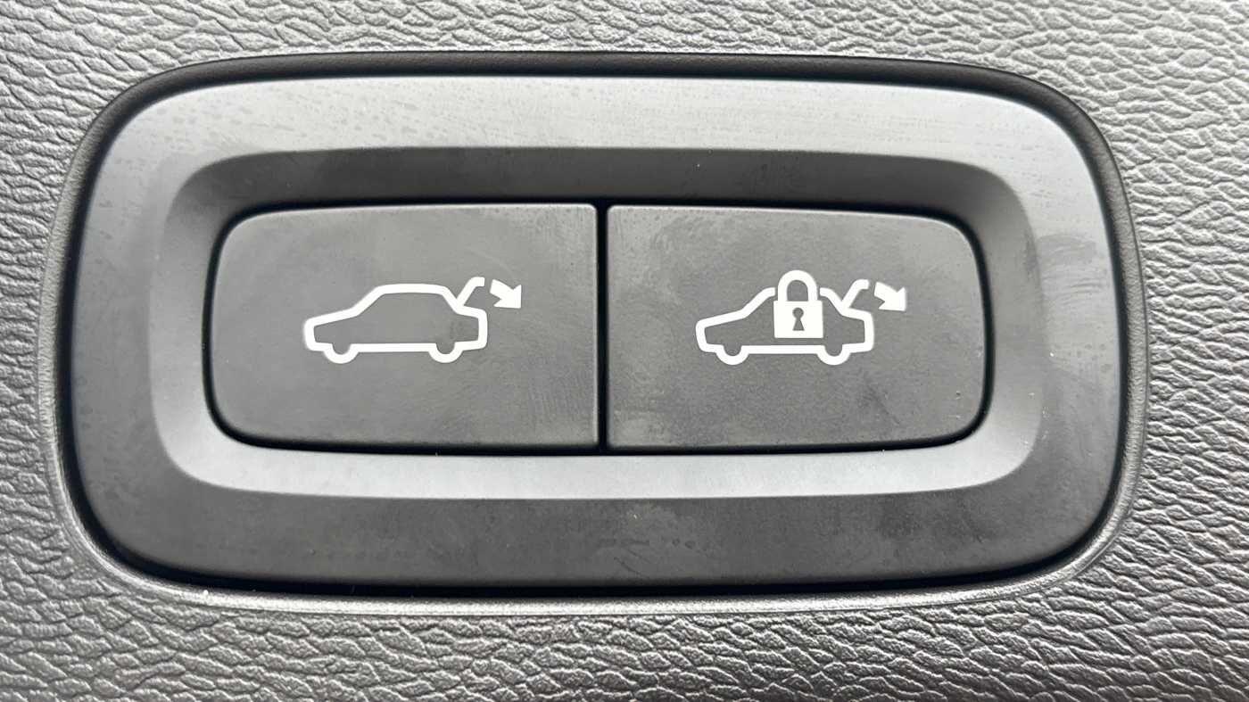 Used Volvo XC60 2025 for sale - 77290473: Photo 15