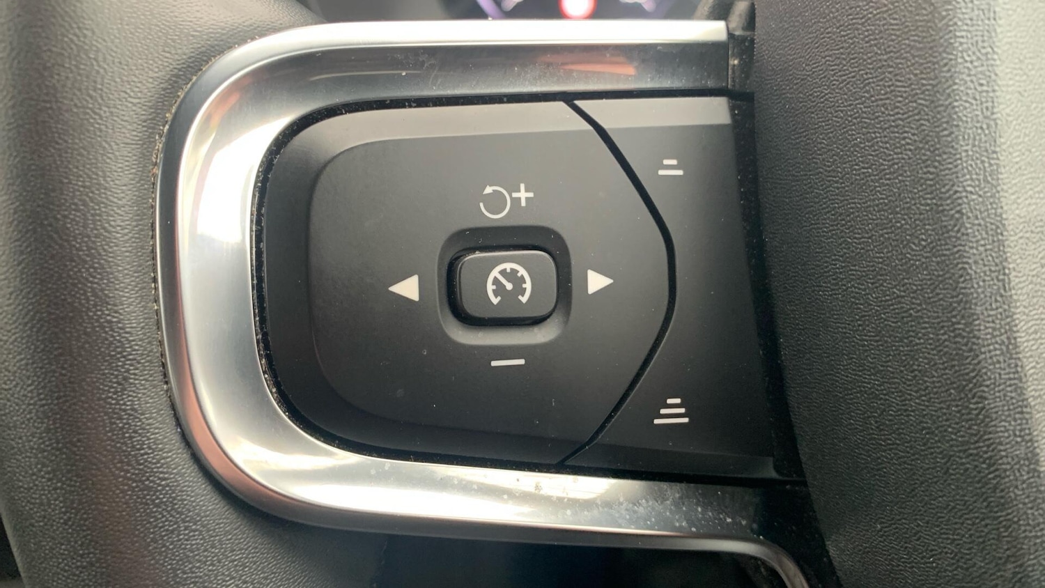 Used Volvo XC40 for sale - 77267062: Photo 21