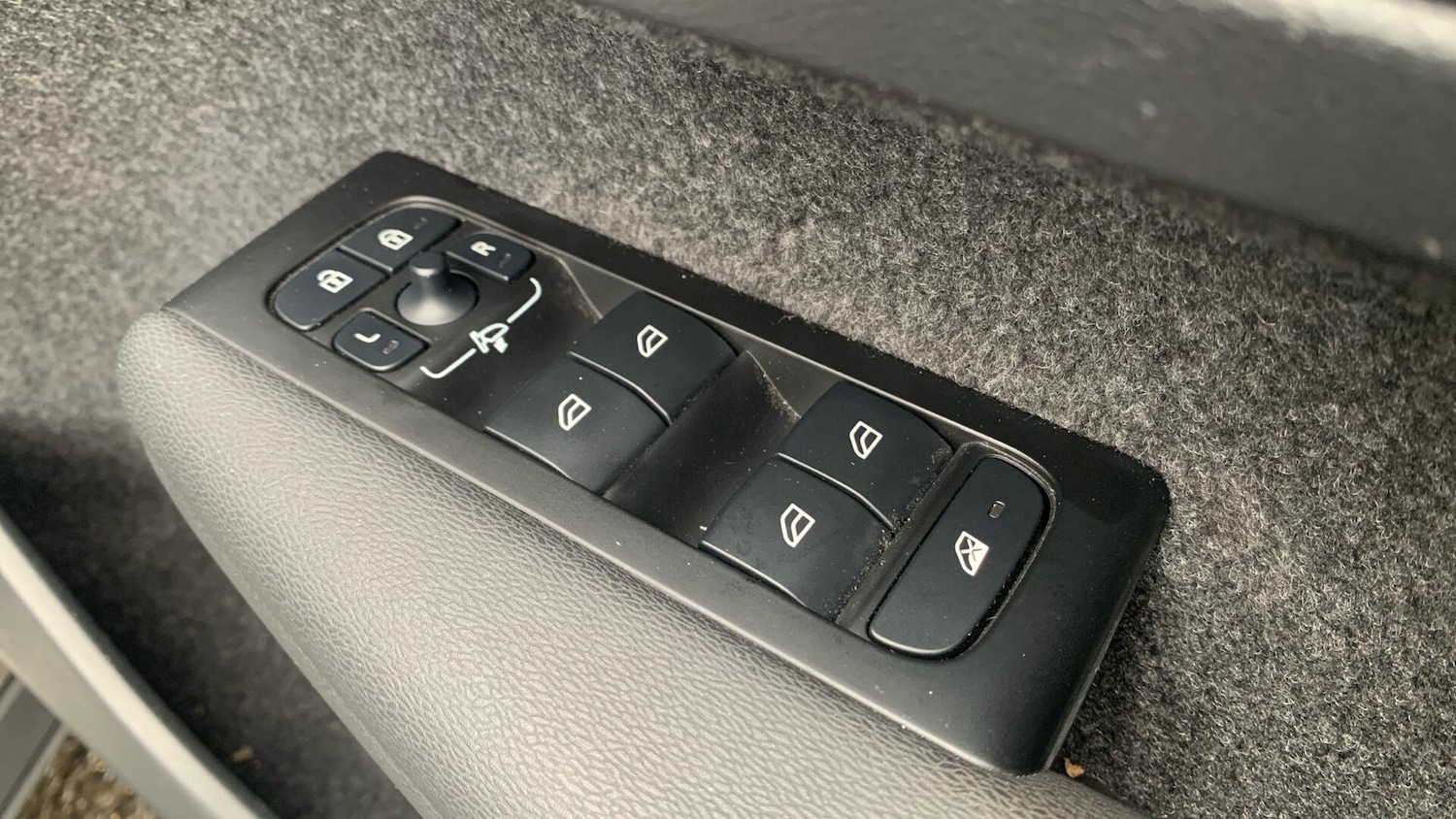 Used Volvo XC40 for sale - 77267062: Photo 24