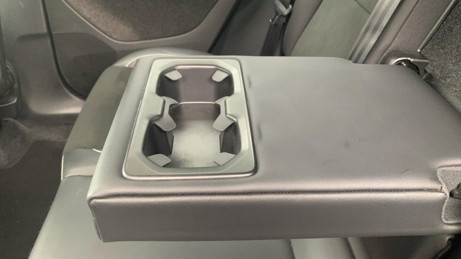 Used Volvo XC40 for sale - 77267062: Photo 34