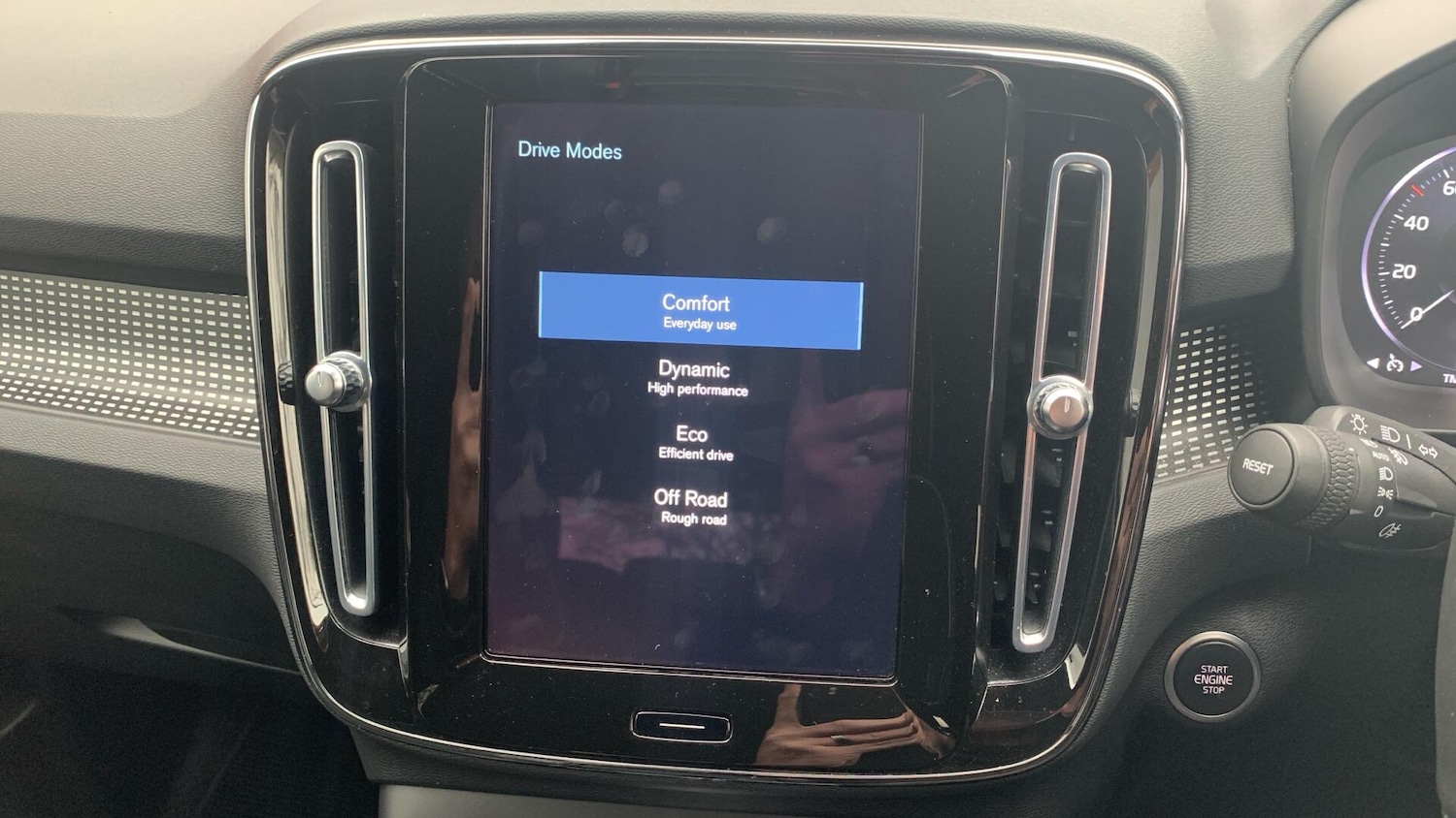 Used Volvo XC40 for sale - 77267062: Photo 38