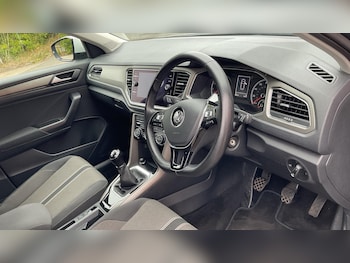 Used Volkswagen T-Roc 2020 for sale - 75884835: Photo