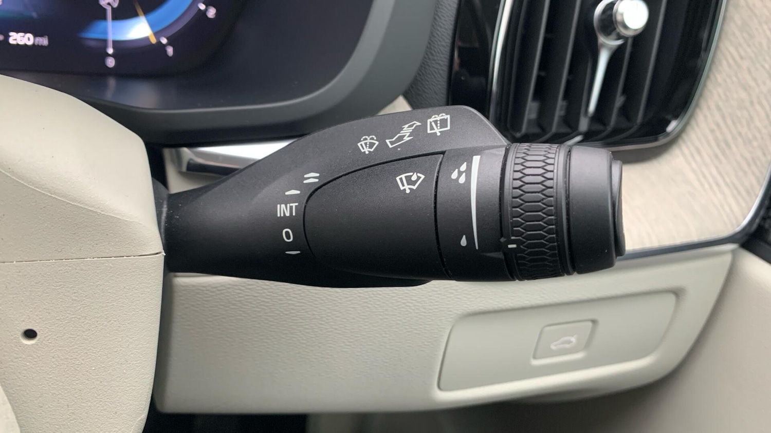 Used Volvo XC60 2023 for sale - 77266995: Photo 23