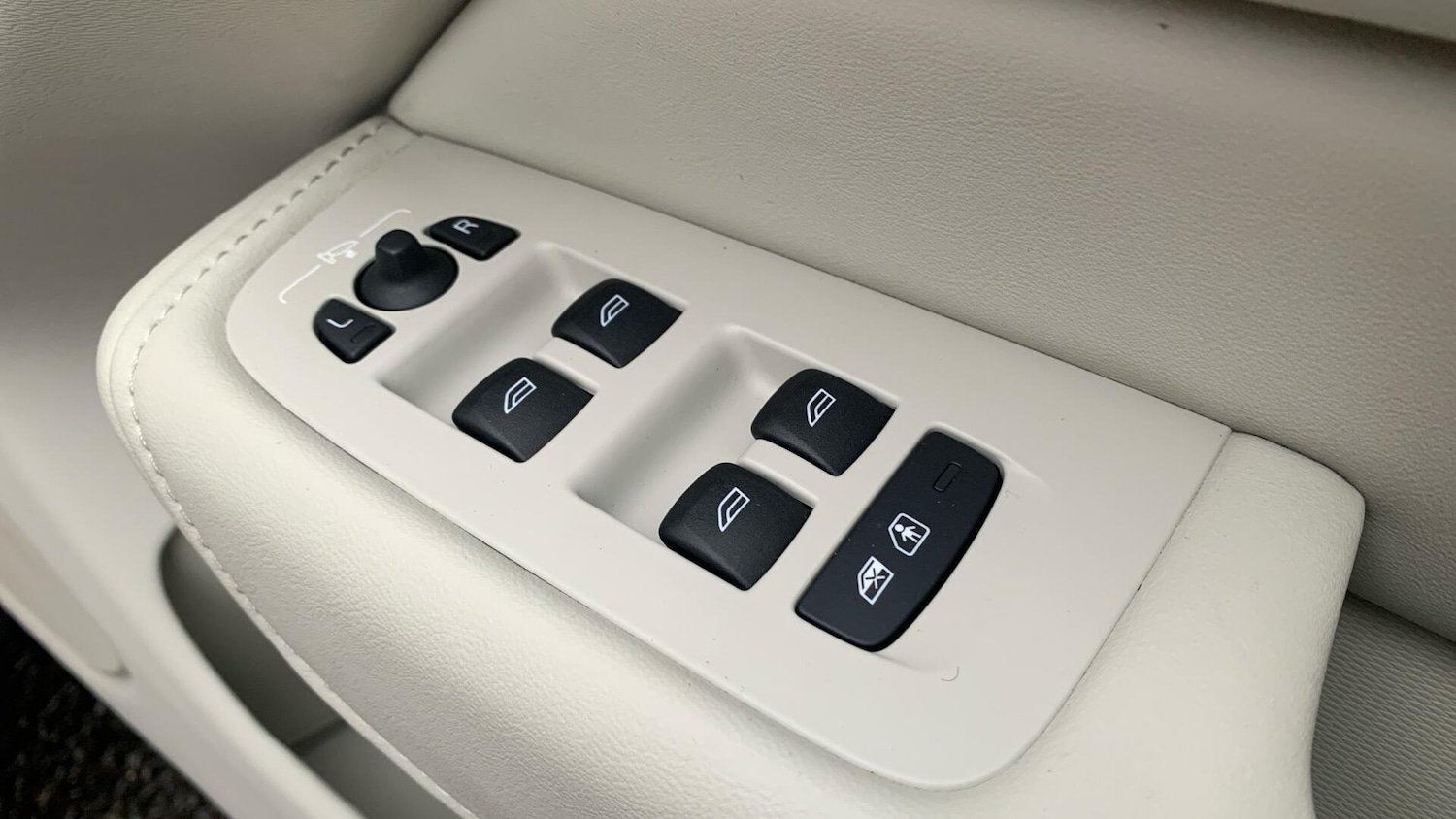 Used Volvo XC60 2023 for sale - 77266995: Photo 24