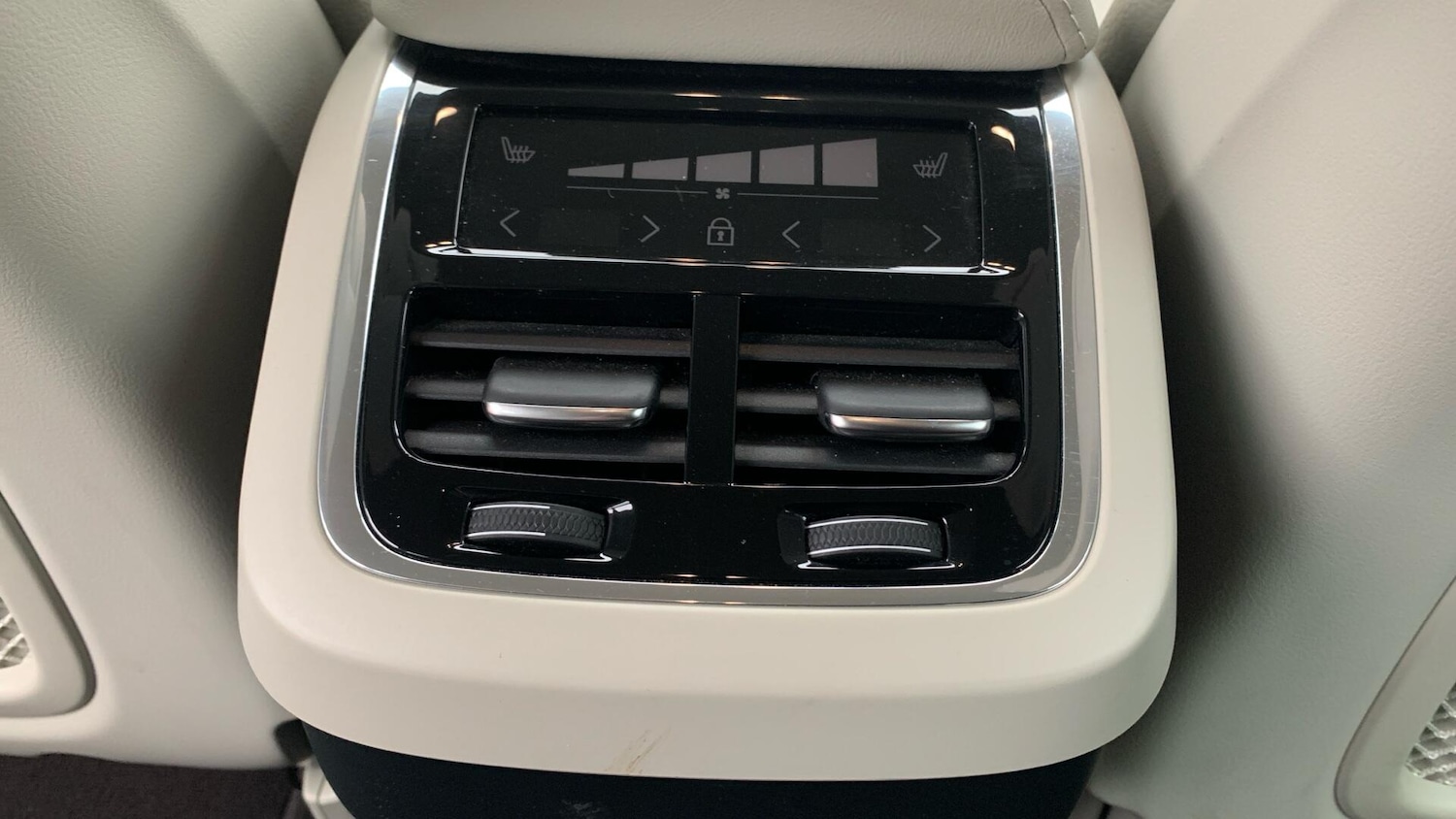 Used Volvo XC60 2023 for sale - 77266995: Photo 36