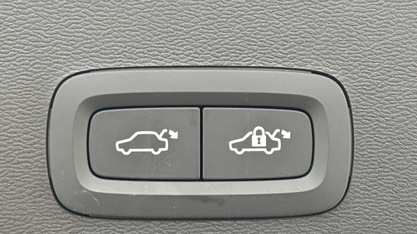 Used Volvo XC40 2025 for sale - 76825192: Photo 17