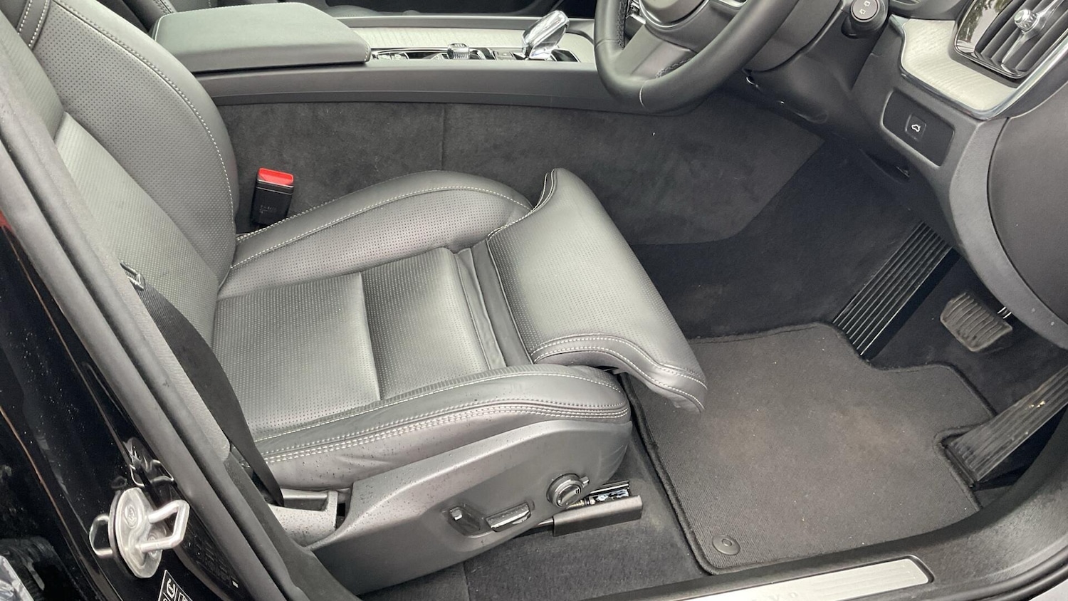 Used Volvo XC60 2024 for sale - 76700624: Photo 31