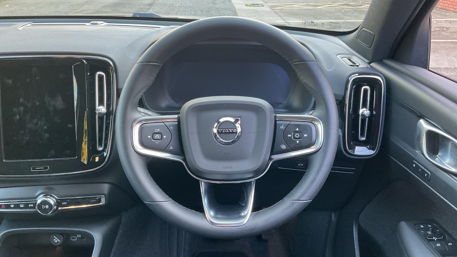 Used Volvo XC40 2025 for sale - 76824626: Photo 10