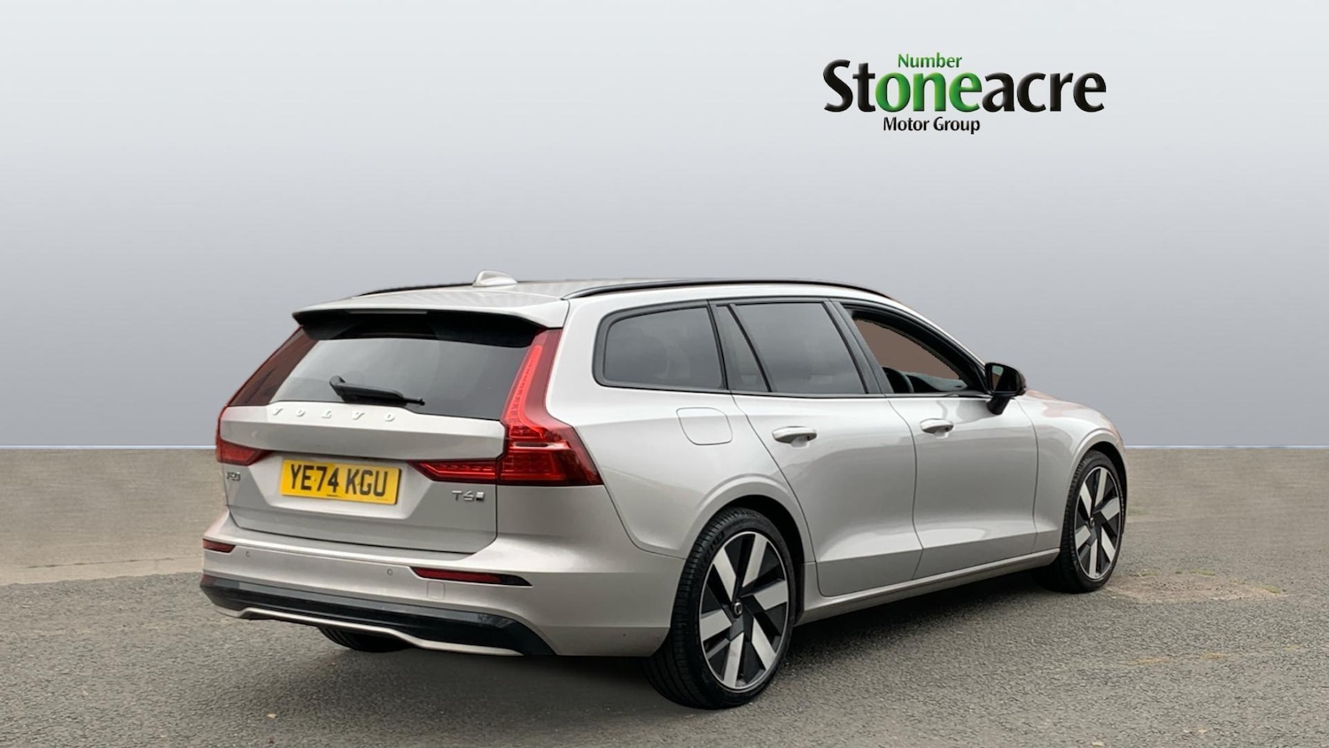 Used Volvo V60 2024 for sale - 76337261: Photo 2