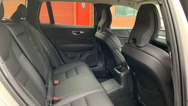 Used Volvo V60 2024 for sale - 76337261: Photo 6