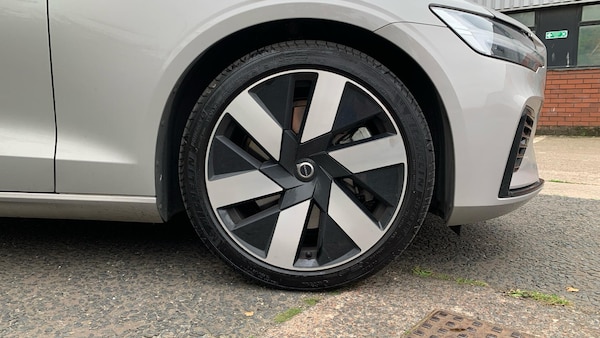Used Volvo V60 2024 for sale - 76337261: Photo 9