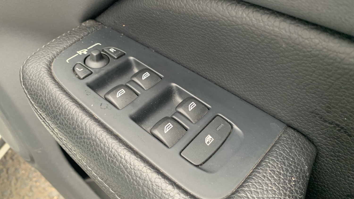 Used Volvo V60 for sale - 77657939: Photo 24