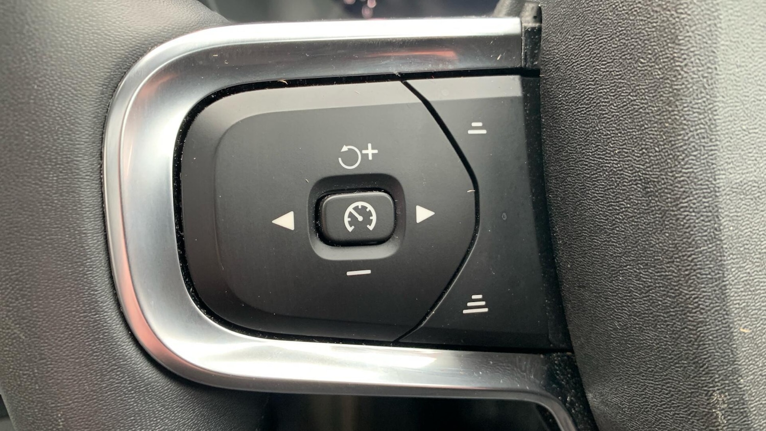 Used Volvo XC40 2025 for sale - 77625207: Photo 21