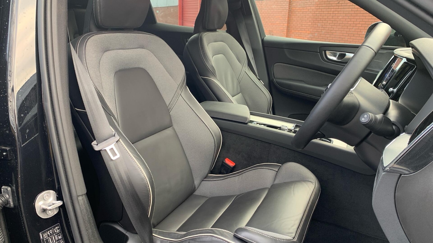 Used Volvo XC60 2025 for sale - 77304856: Photo 31