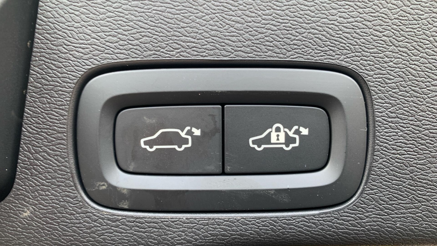 Used Volvo XC60 2025 for sale - 77304856: Photo 35