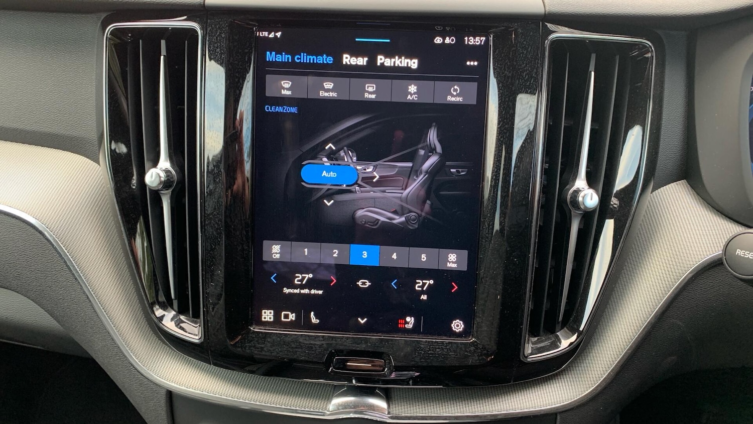 Used Volvo XC60 2025 for sale - 77304856: Photo 39