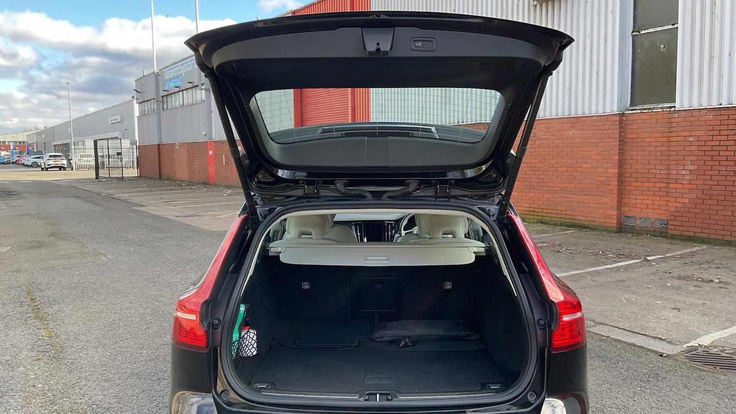 Used Volvo V60 2021 for sale - 78072097: Photo 13