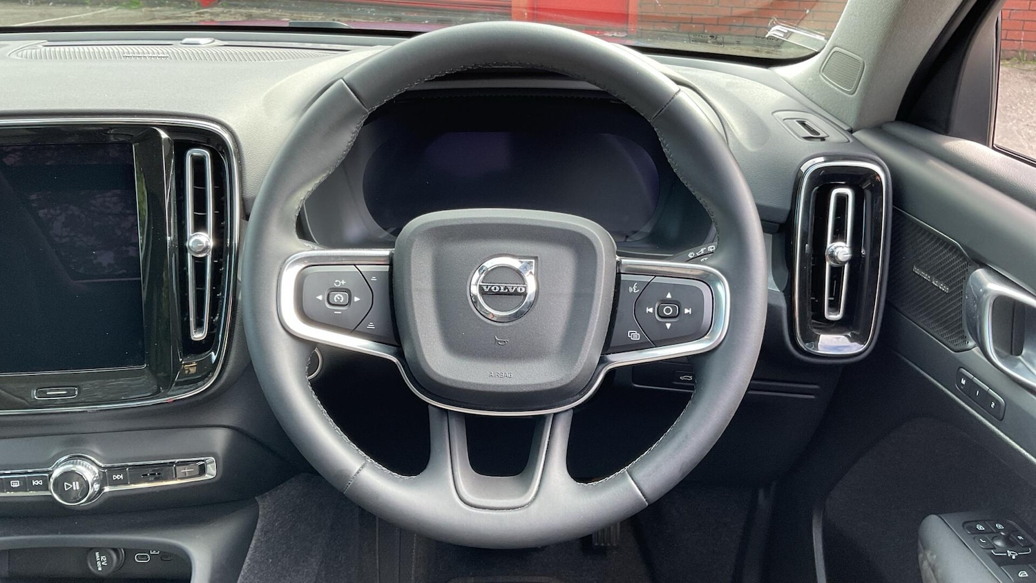 Used Volvo XC40 2024 for sale - 76521520: Photo 11