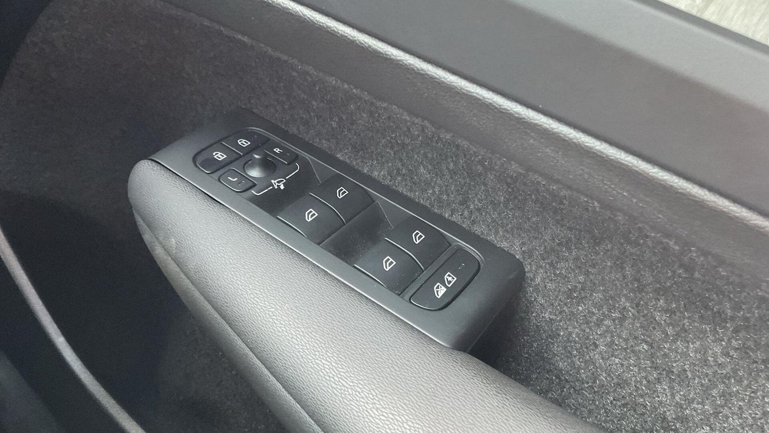 Used Volvo XC40 2024 for sale - 76521520: Photo 25