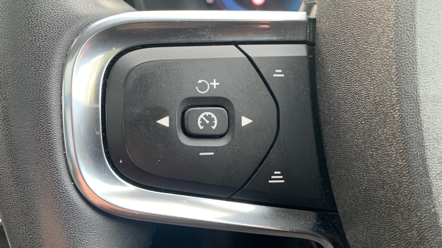 Used Volvo XC40 2023 for sale - 76825133: Photo 22