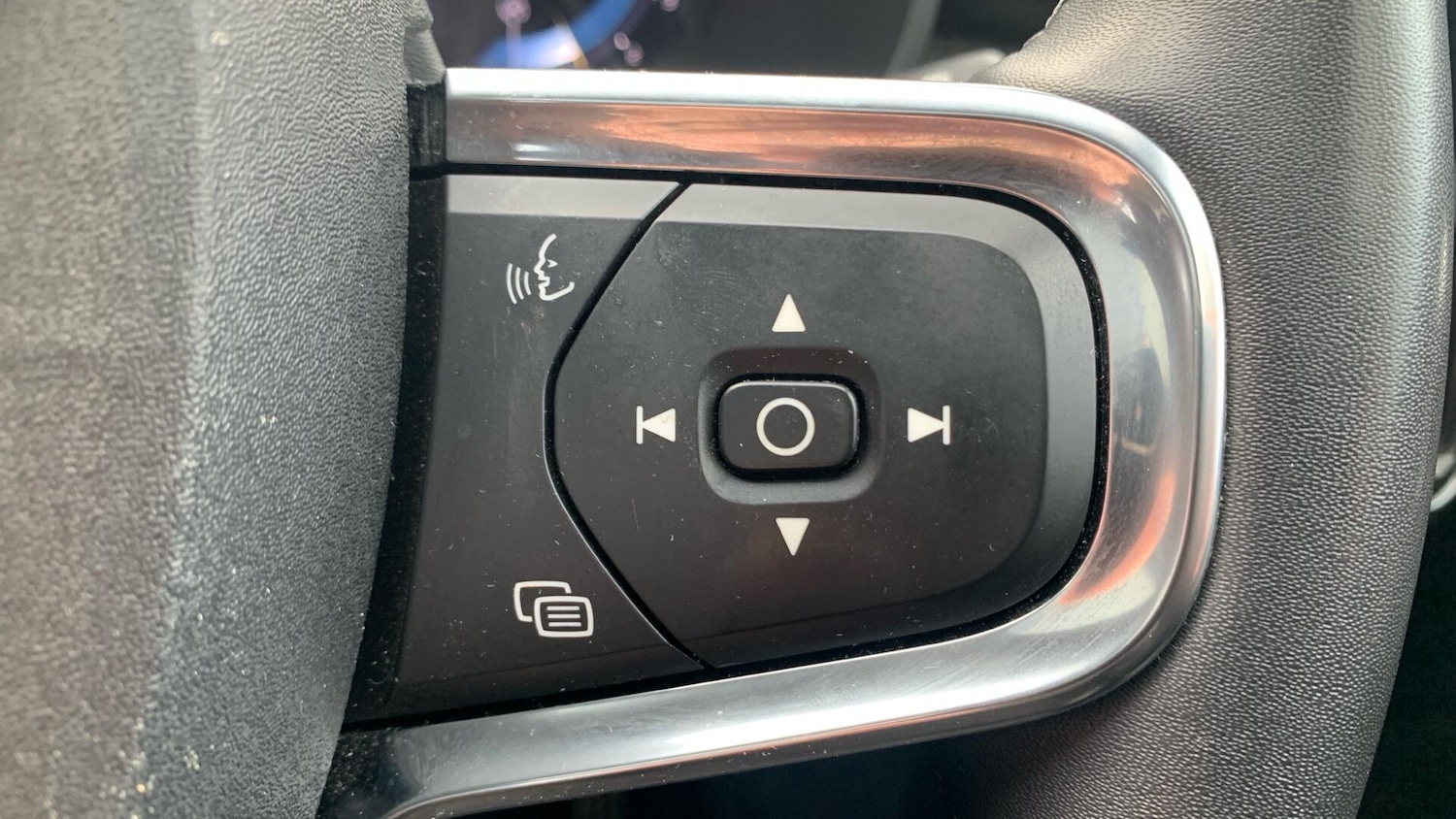 Used Volvo XC40 2023 for sale - 76825133: Photo 23