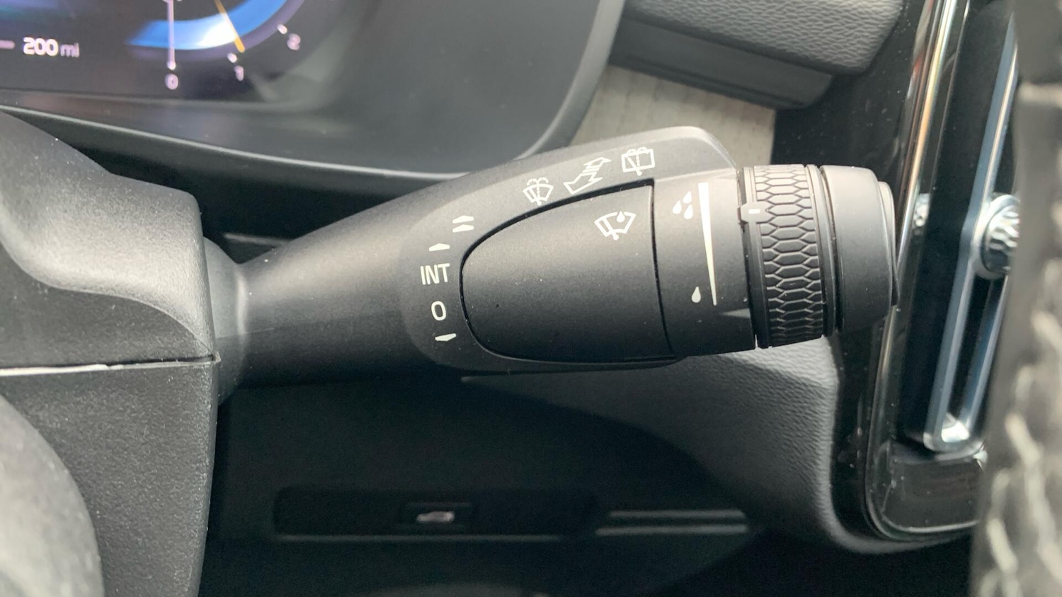 Used Volvo XC40 2023 for sale - 76825133: Photo 24