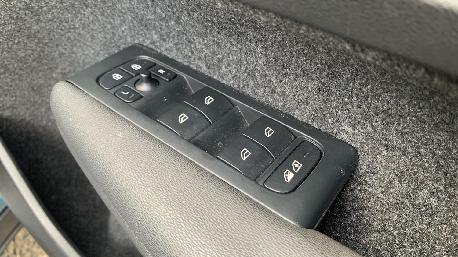 Used Volvo XC40 2023 for sale - 76825133: Photo 25