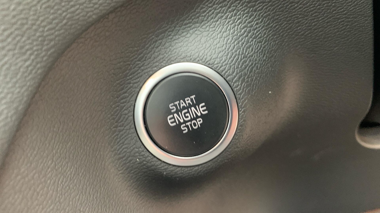 Used Volvo XC40 2023 for sale - 76825133: Photo 28