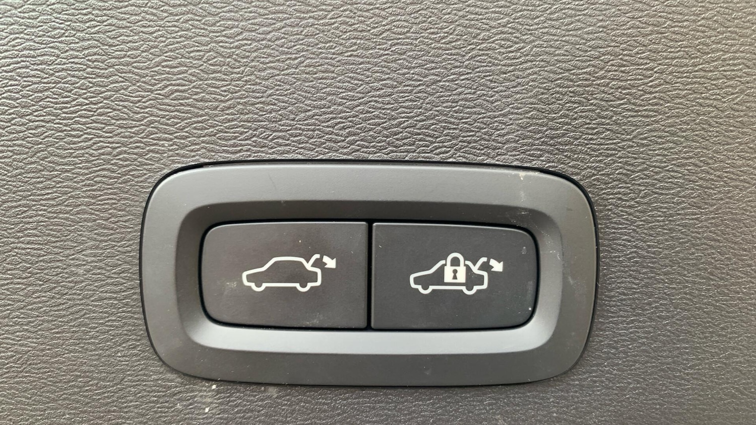 Used Volvo XC40 2023 for sale - 76825133: Photo 36