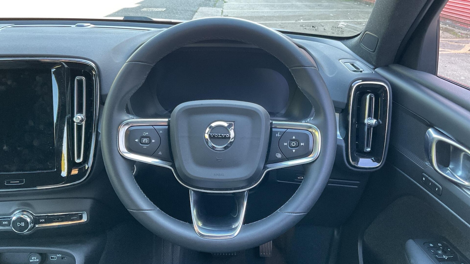 Used Volvo XC40 2023 for sale - 76072528: Photo 10