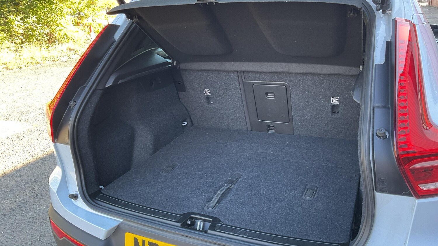 Used Volvo XC40 2023 for sale - 76072528: Photo 25