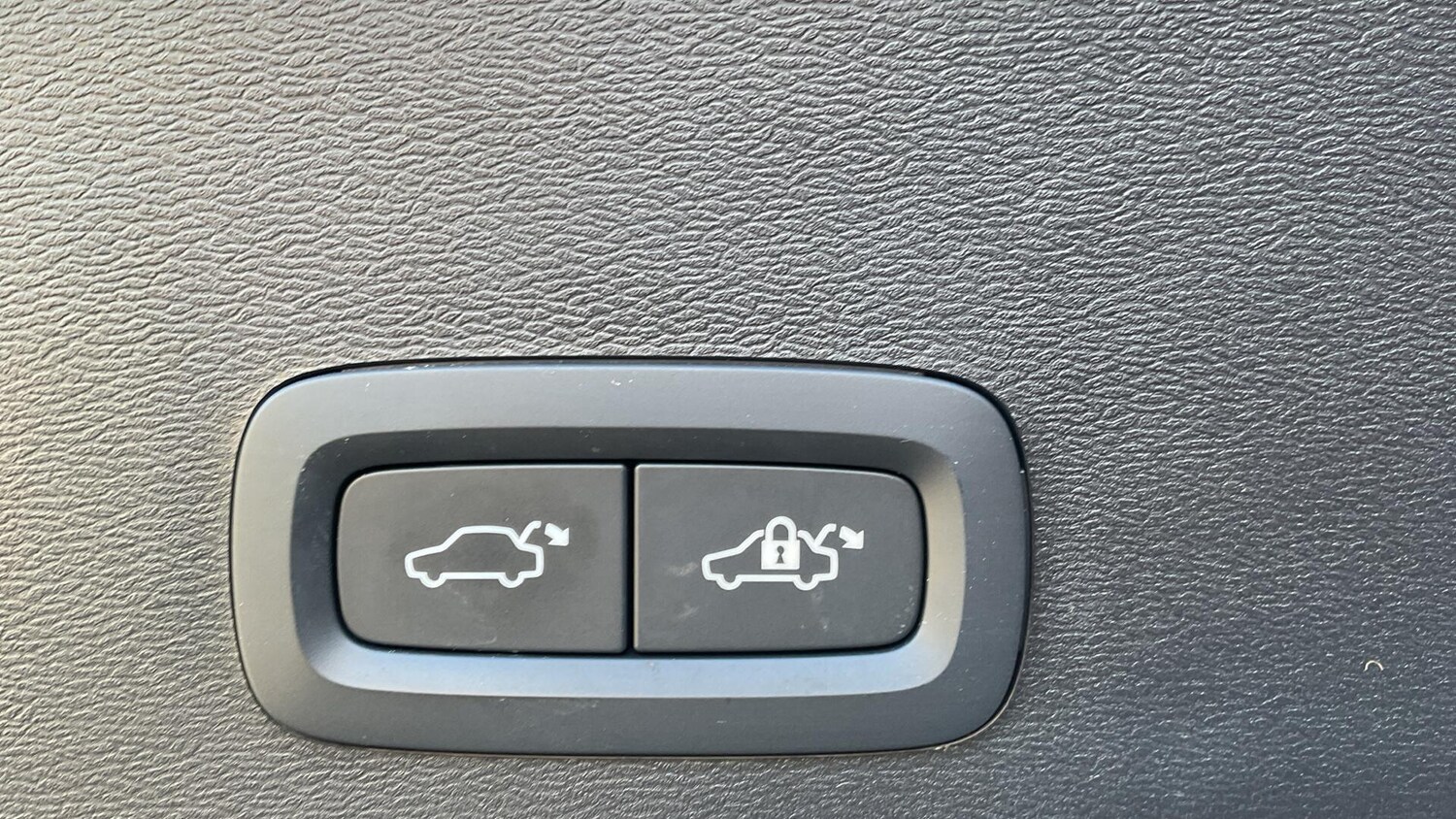 Used Volvo XC40 2023 for sale - 76072528: Photo 35