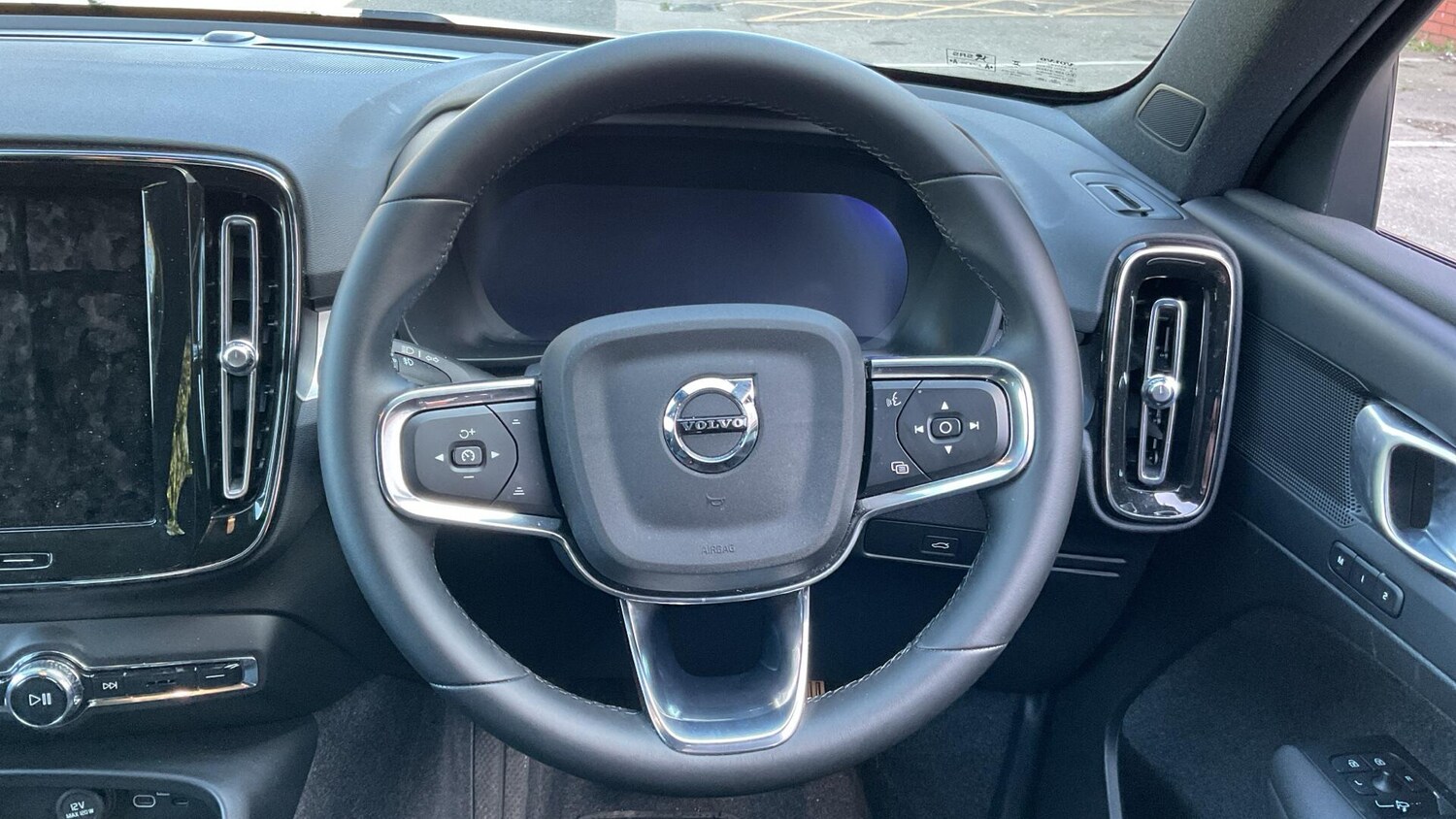 Used Volvo XC40 2025 for sale - 78157293: Photo 10