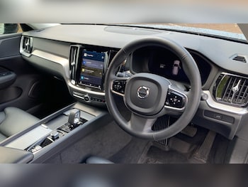 Used Volvo V60 2023 for sale - 75551880: Photo
