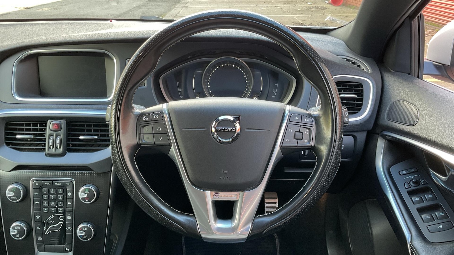 Used Volvo V40 2017 for sale - 77839570: Photo 10