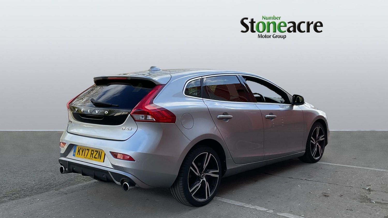 Used Volvo V40 2017 for sale - 77839570: Photo 2