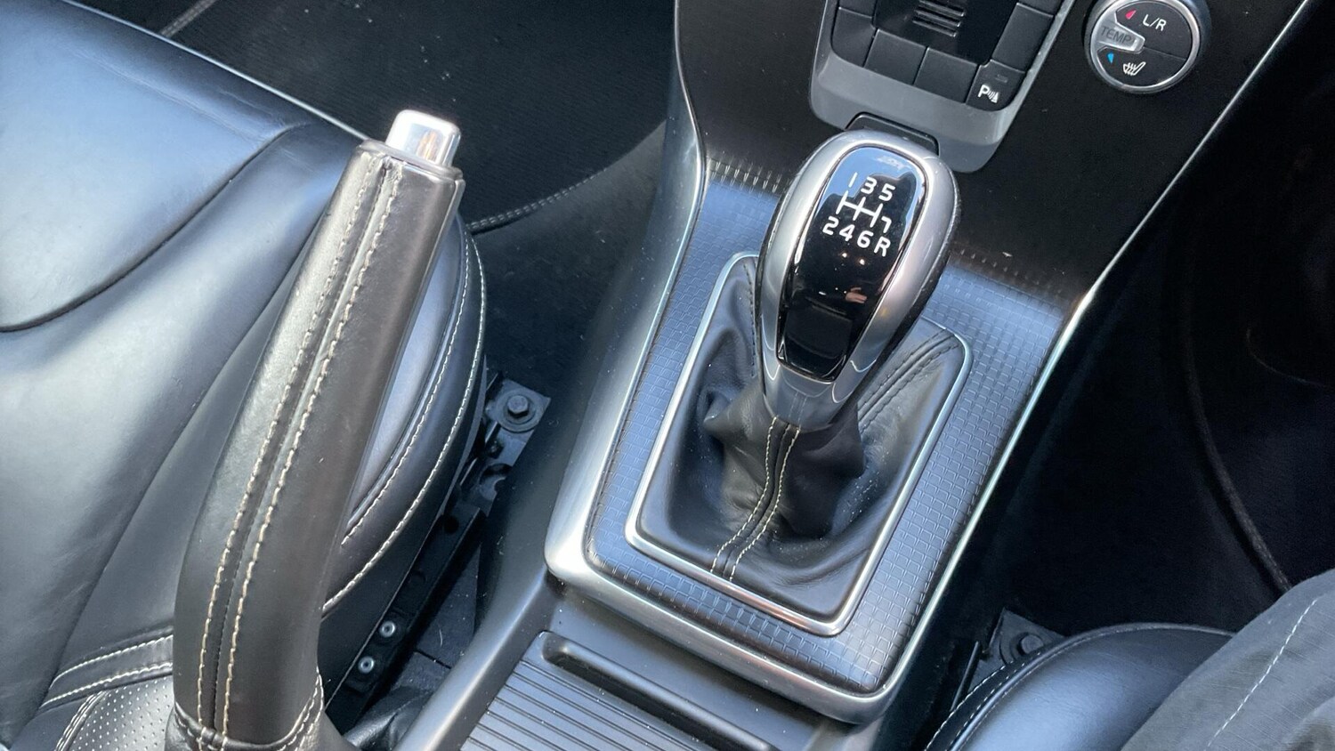 Used Volvo V40 2017 for sale - 77839570: Photo 26