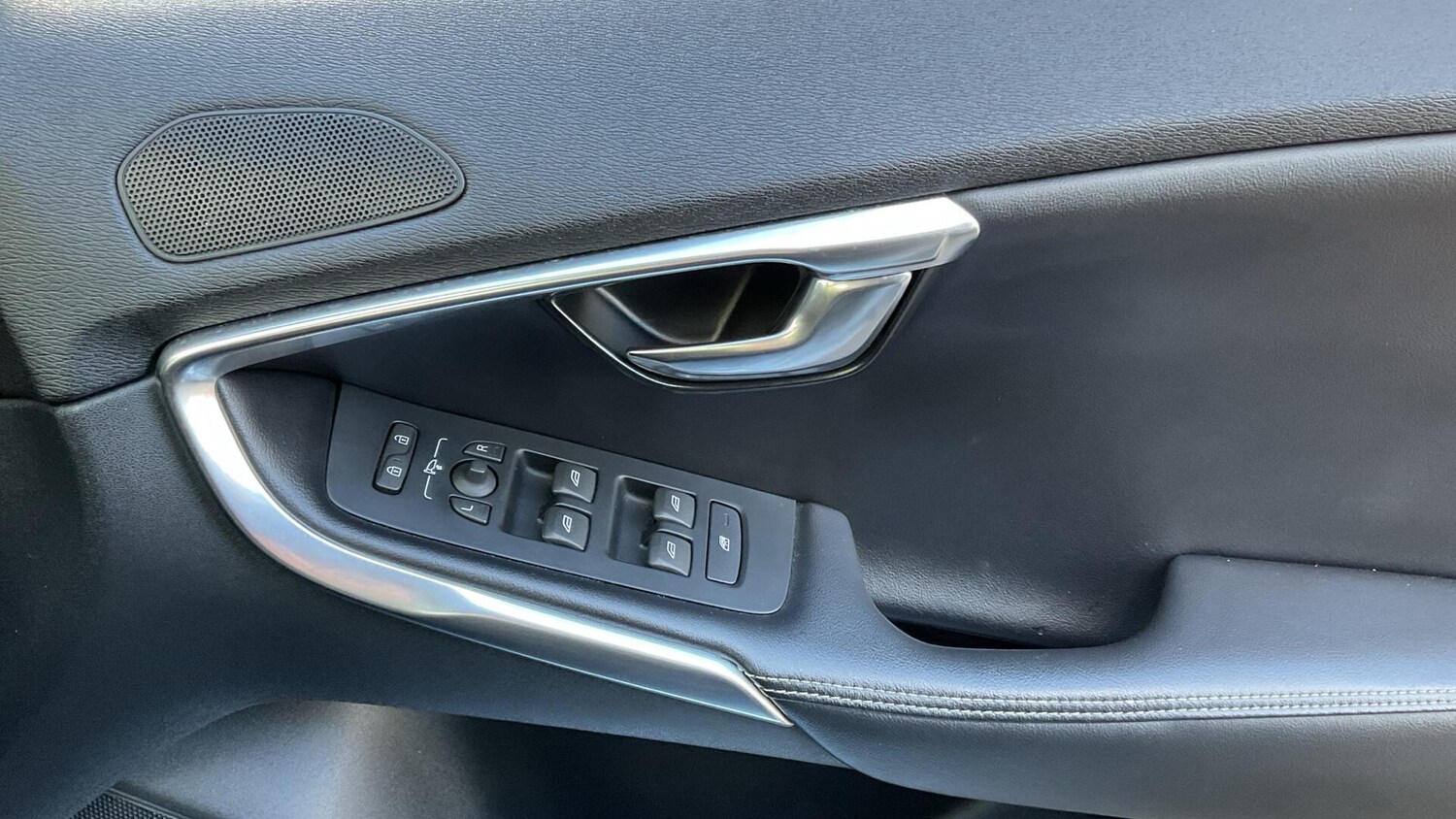 Used Volvo V40 2017 for sale - 77839570: Photo 29