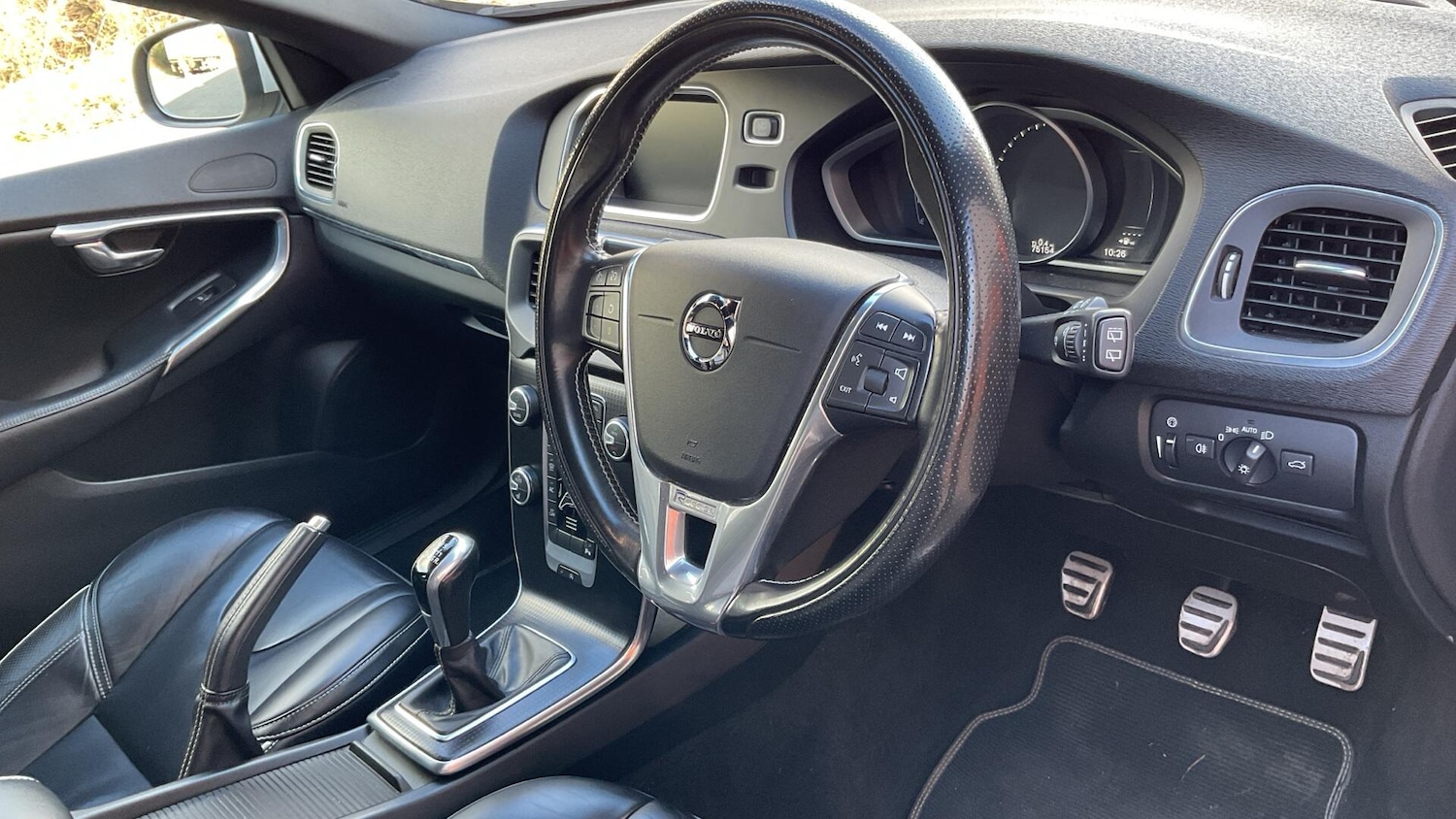 Used Volvo V40 2017 for sale - 77839570: Photo 4