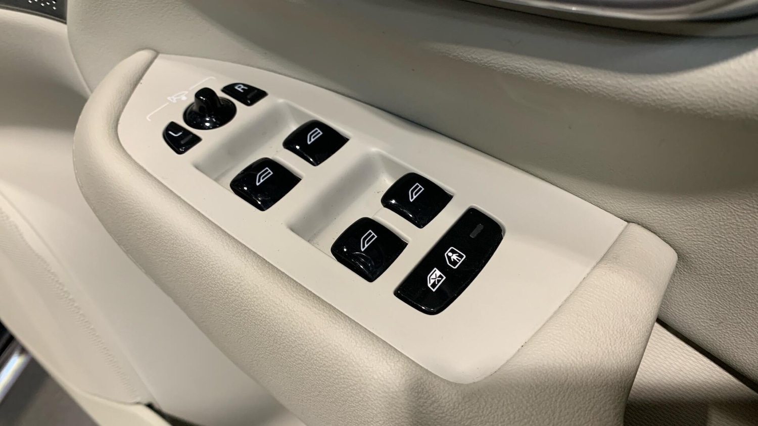 Used Volvo XC90 2025 for sale - 77598047: Photo 24