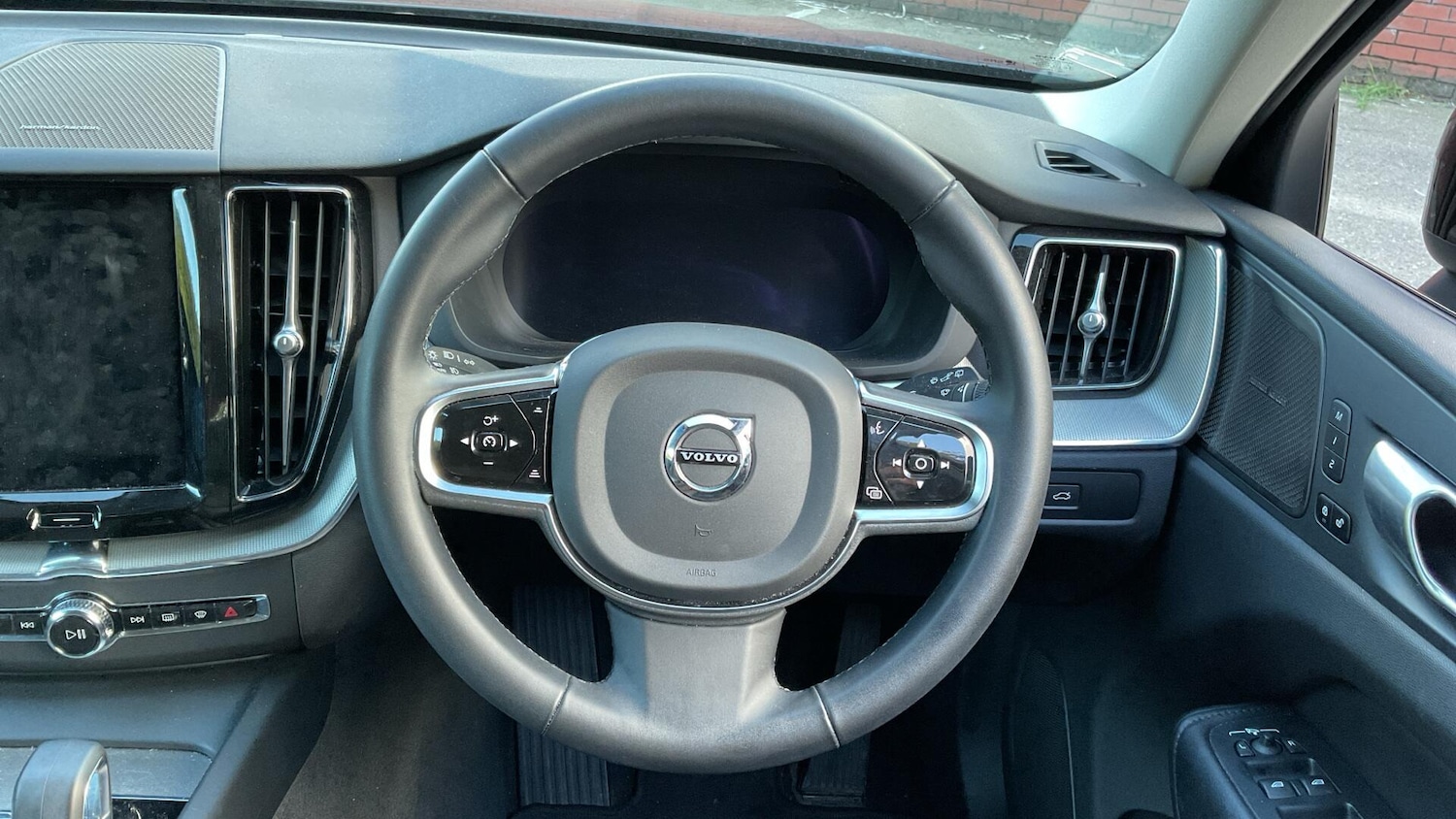 Used Volvo XC60 2023 for sale - 76072264: Photo 10