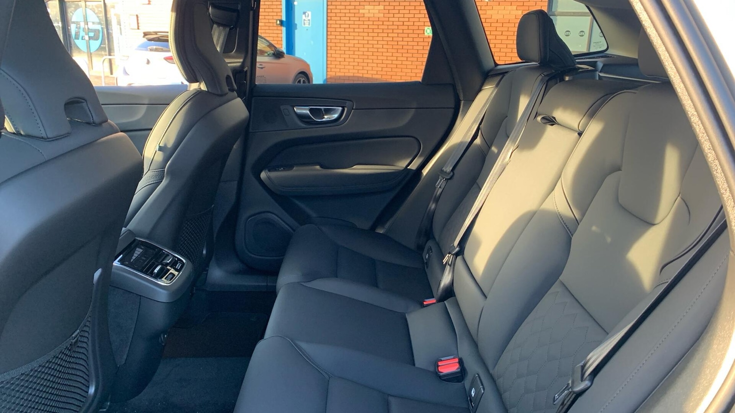 Used Volvo XC60 2025 for sale - 77230398: Photo 33