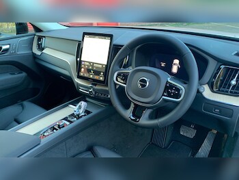 Used Volvo XC60 2025 for sale - 77230398: Photo