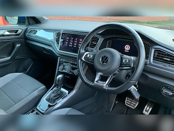 Used Volkswagen T-Roc 2021 for sale - 76824384: Photo