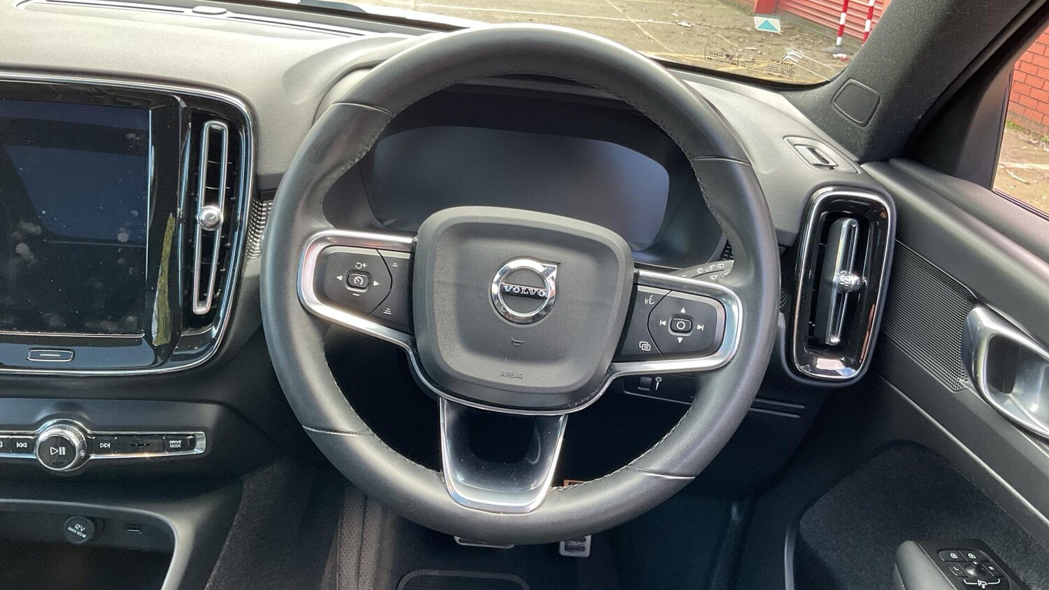 Used Volvo XC40 for sale - 77839985: Photo 10