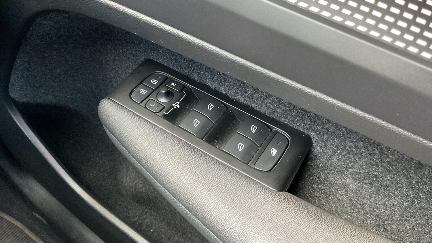 Used Volvo XC40 for sale - 77839985: Photo 24