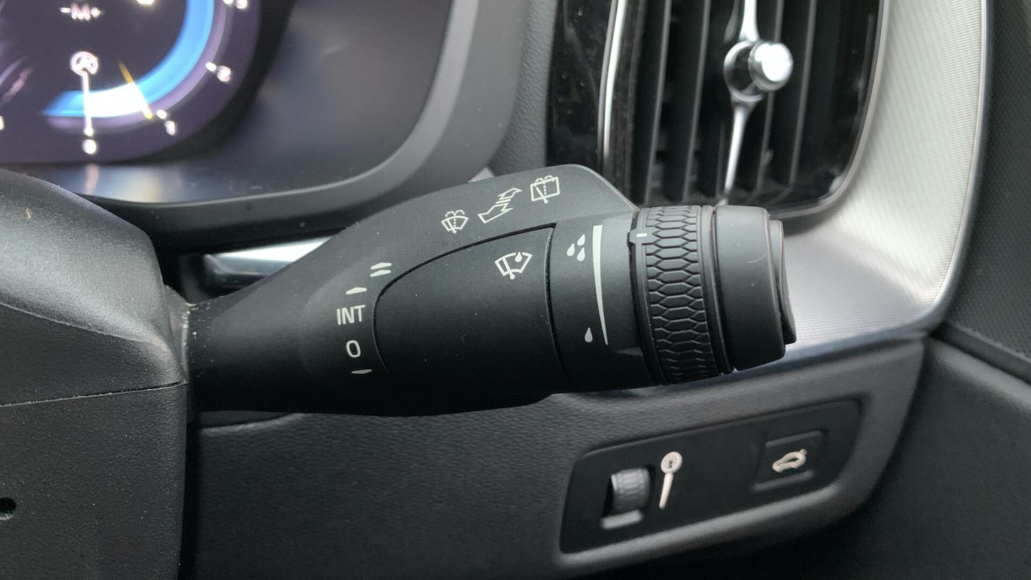 Used Volvo XC60 for sale - 77330980: Photo 24